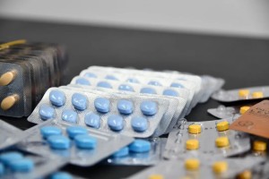 上海警方通报两起违反防疫规定的典型案例,上海首例涉疫妨害公务案判处被告人有期徒刑八个月