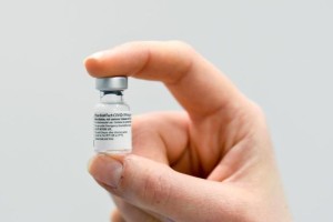 美国新冠肺炎确诊超132万︰(美国新冠肺炎确诊超132万了吗)