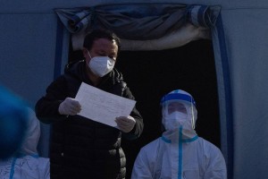 【北京1地升高风险7地升中风险/北京一地区升级为疫情高风险,10个街乡为中风险】