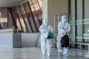 全国累计确诊病例破3万︰(全国累计确诊新冠肺炎37198例)