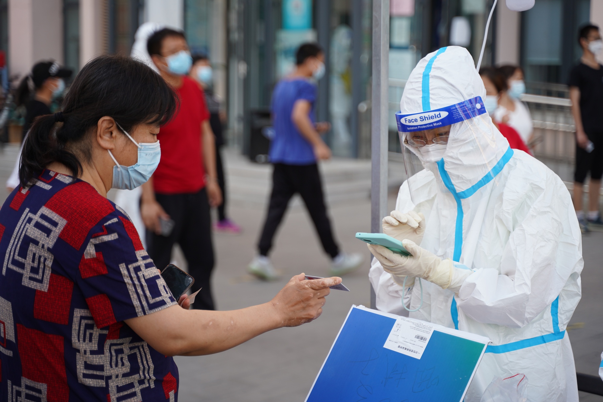 “低风险地区进京须持7日内核酸证明” 低风险地区人员进返京不需7日内核酸证明？-第1张图片