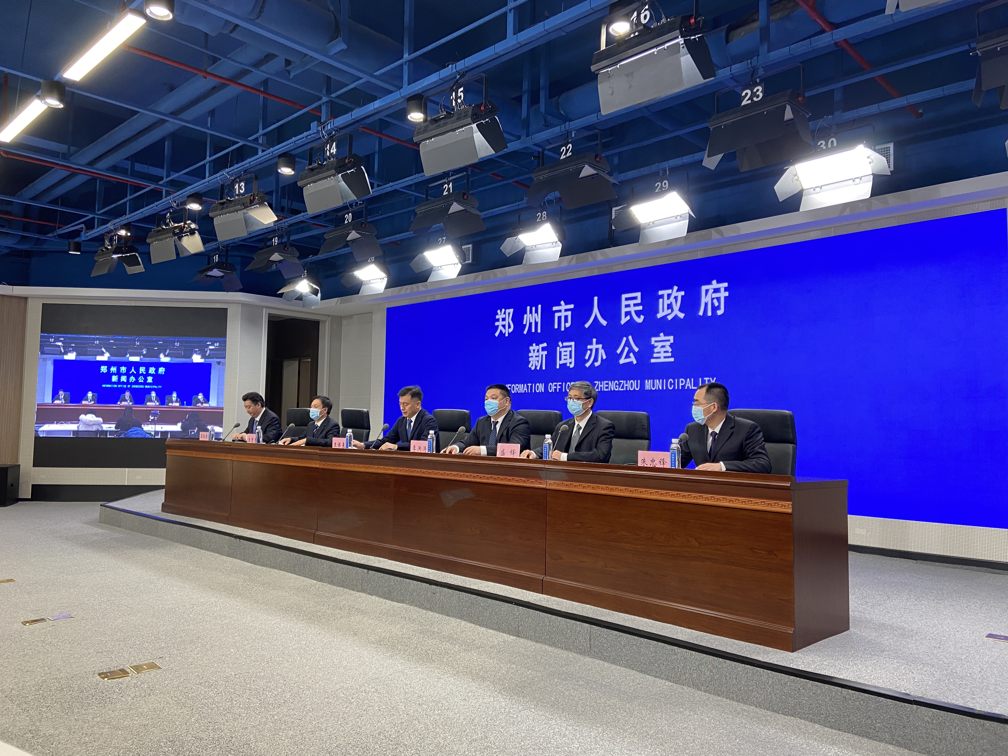 “郑州宣布调整管控区域” 郑州5处防控区调整为封控？-第2张图片