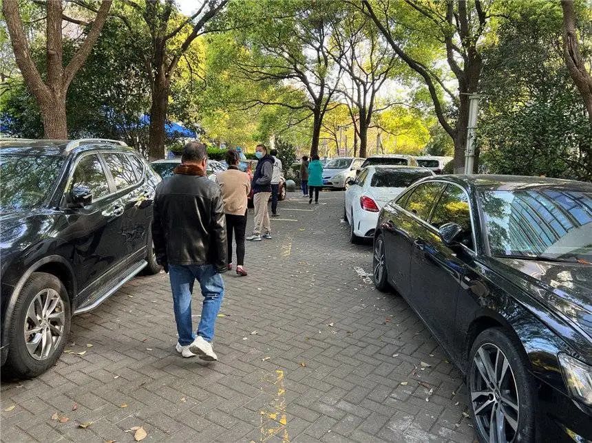 上海一核酸点被砸涉事男子被处罚〃上海核酸检测爆满-第3张图片